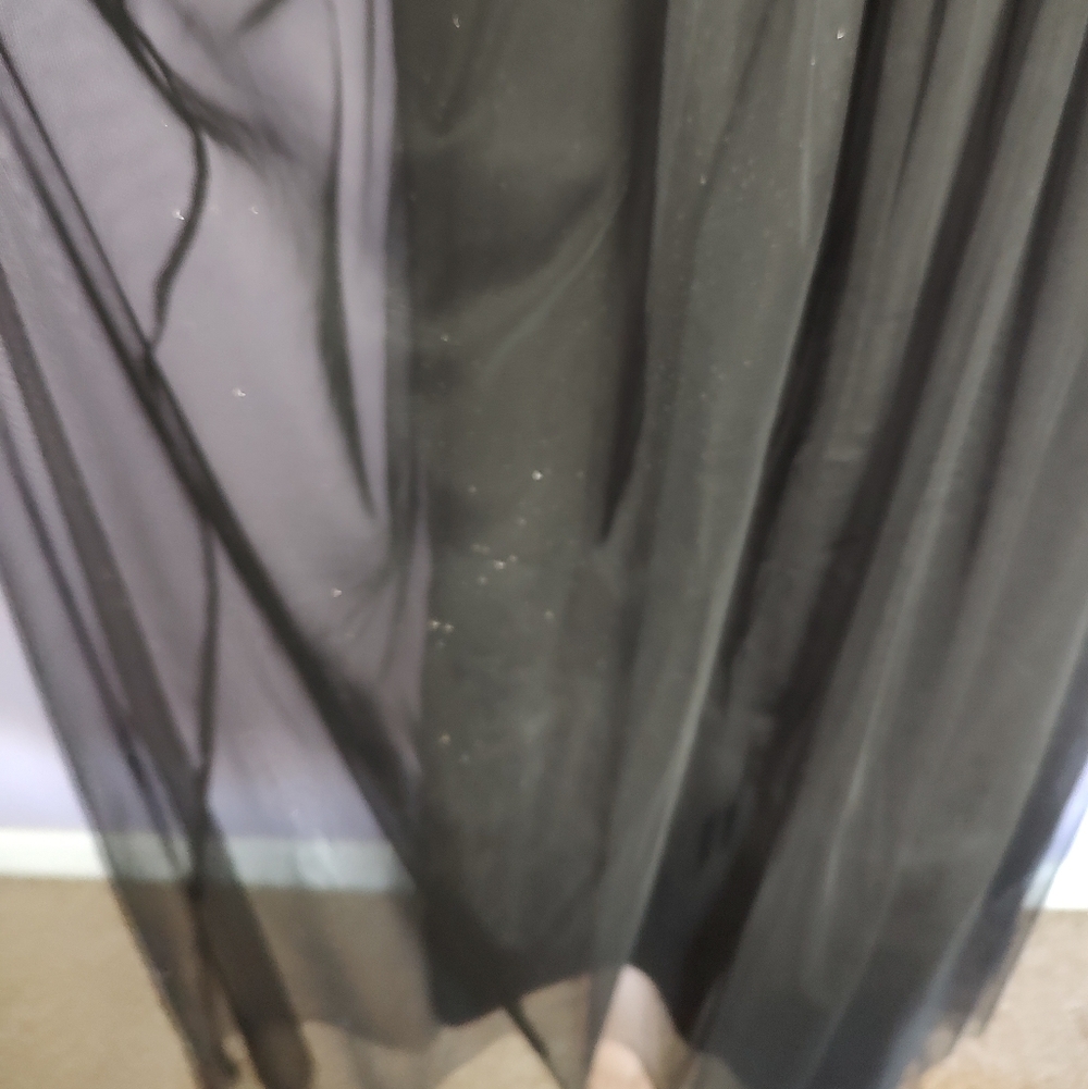 Grecian Goddess Look.Pretty,Feminine Netting - Picture 9 of 12